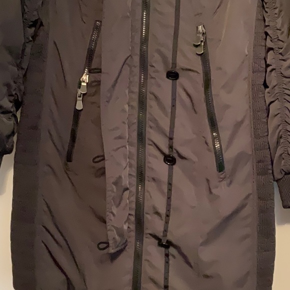 Yest Brown Puffer Coat. New condition,       Size 10. - Picture 4 of 6